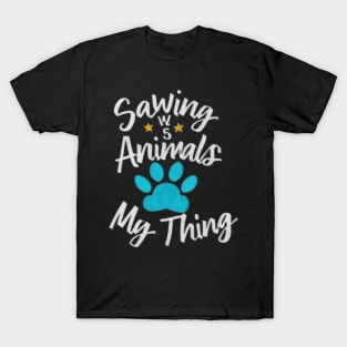 Animal Rescuer - Saving animals is kind of my thing T-Shirt